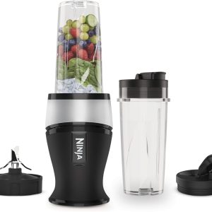 Mixer subțire Ninja 700 W cu aparat de smoothie, 2 căni de 470 ml cu capac, mixer personal, zdrobește gheață și fructe congelate, argintiu/negru QB3001UKS