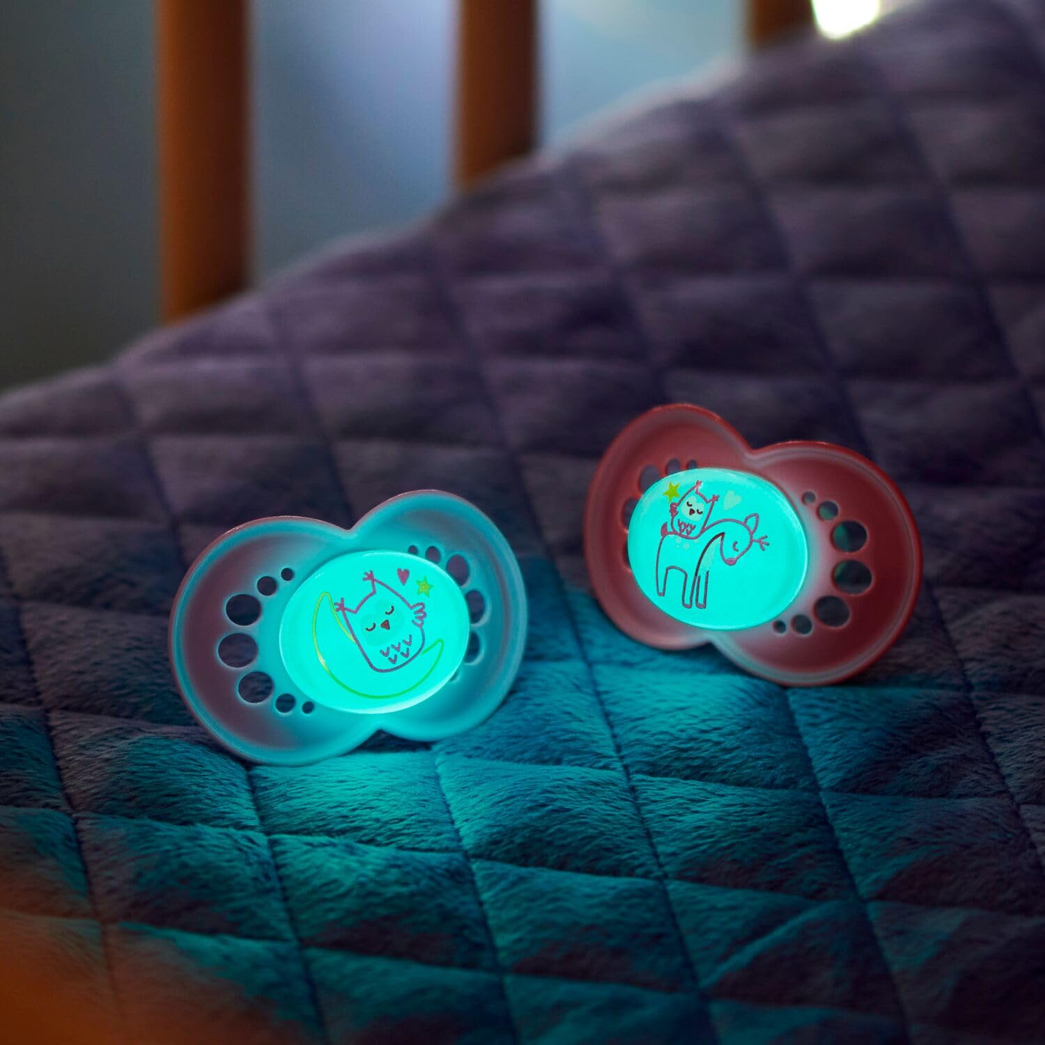 Suzetă MAM Original Night 16+ Luni (Pachet de 2), Suzetă MAM 16-36 Luni, Luminează în Întuneric cu Tetină de Cauciuc, Set de 2 cu Suport Sterilizator pentru Suzetă, Albastru Deschis/Bej - Image 3