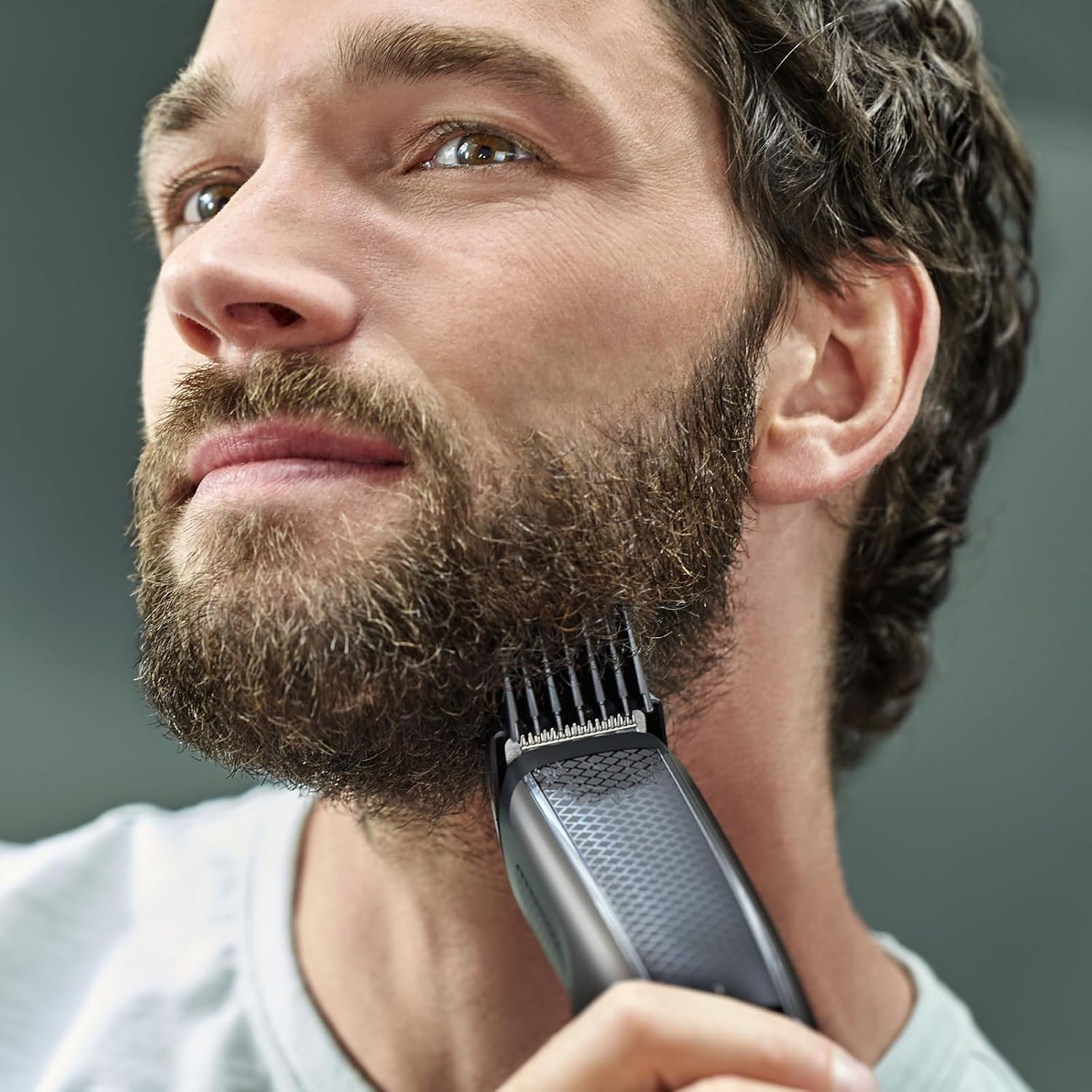 Aparat de tuns barba Philips BT5515/15 cu 40 de setări de lungime, tuns uniform datorită sistemului Lift & Trim Pro, lame metalice cu auto-ascuțire, autonomie a bateriei de 90 de minute, wireless, negru - Image 3